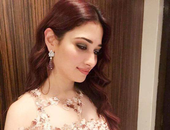 भाई की शादी में खूब नाची बाहुबली की ये एक्ट्रेस, दिखा देसी अंदाज