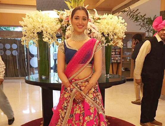 भाई की शादी में खूब नाची बाहुबली की ये एक्ट्रेस, दिखा देसी अंदाज