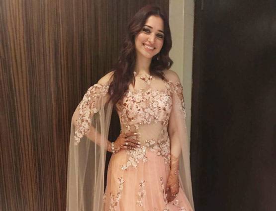 भाई की शादी में खूब नाची बाहुबली की ये एक्ट्रेस, दिखा देसी अंदाज