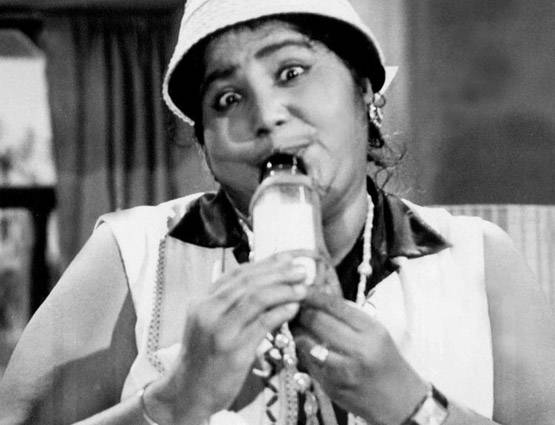 बचपन में खो दिया था मां-बाप को, दिलीप कुमार ने रखा टुन टुन नाम