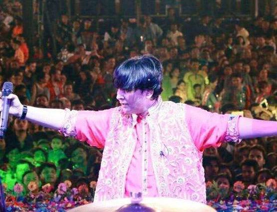 नवरात्र में एक गरबा नाइट के लिए 20 लाख लेती हैं ये सिंगर, पापा को पसंद नहीं था ये काम