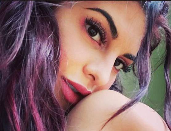 जैकलीन ने बैकलेस टॉप में पोस्ट की PHOTO, सोशल मीडिया हुआ दीवाना