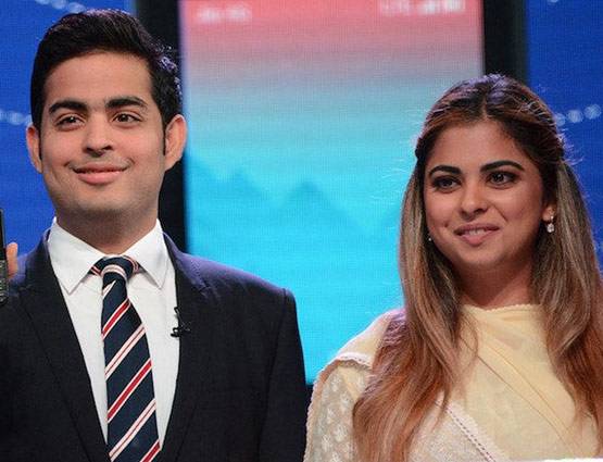 प्राइवेट जेट और फरारी से महंगा फोन है नीता अंबानी के पास, कीमत सुनकर उड़ जाएंगे आपके होश...