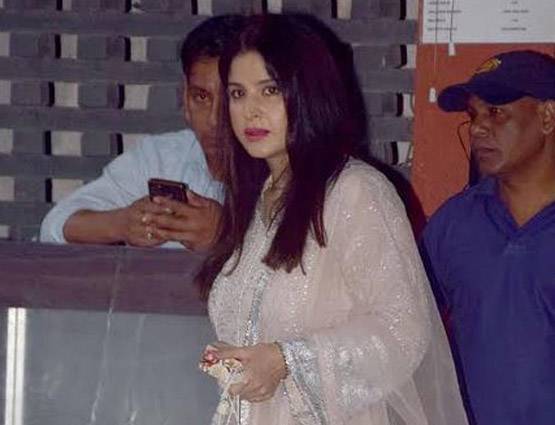 बहन अर्पिता के घर बप्पा के दर्शन करने पहुंचे सलमान, मलाइका से लेकर यूलिया तक ये CELEBS भी आए नजर