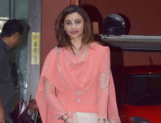 बहन अर्पिता के घर बप्पा के दर्शन करने पहुंचे सलमान, मलाइका से लेकर यूलिया तक ये CELEBS भी आए नजर