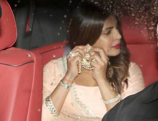 बहन अर्पिता के घर बप्पा के दर्शन करने पहुंचे सलमान, मलाइका से लेकर यूलिया तक ये CELEBS भी आए नजर