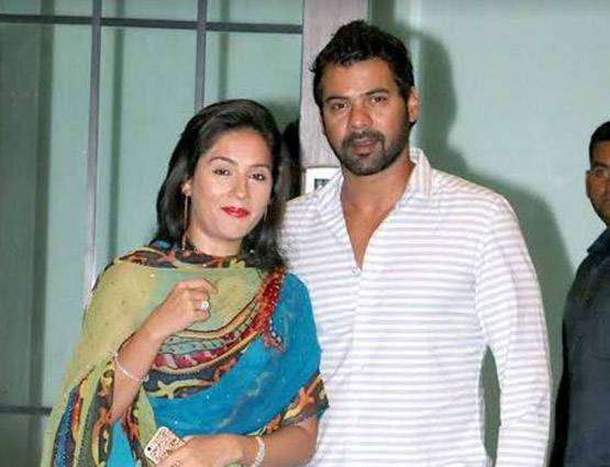 बहन अर्पिता के घर बप्पा के दर्शन करने पहुंचे सलमान, मलाइका से लेकर यूलिया तक ये CELEBS भी आए नजर