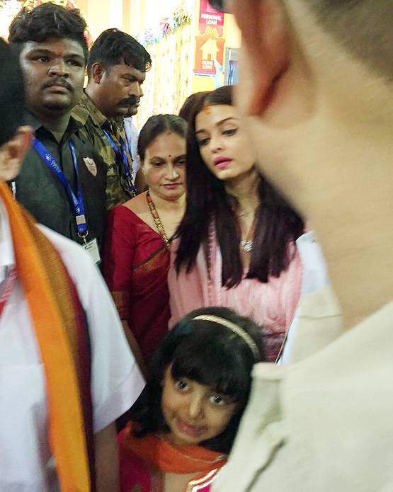 बेटी आराध्या के साथ MOMMY ऐश्वर्या ने किए गणपति बप्पा के दर्शन