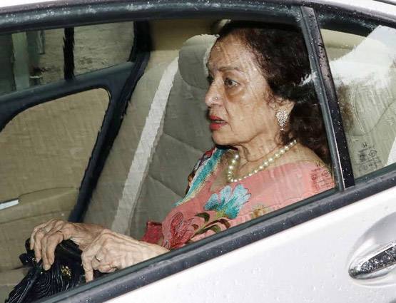 बहन अर्पिता के घर बप्पा के दर्शन करने पहुंचे सलमान, मलाइका से लेकर यूलिया तक ये CELEBS भी आए नजर