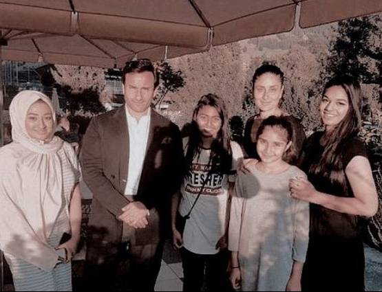 PHOTOS: MOMMY करीना के साथ छुट्ट‍ियों का मजा लेते दिखे तैमूर