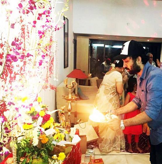 परिवार के साथ गणेश विसर्जन करती श्रद्धा कैमरे में कैद, देखें PHOTOS