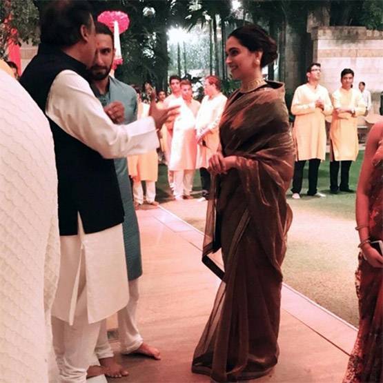 मुकेश अंबानी के गणेशोत्सव में रणवीर-दीपिका का LOVE IS IN THE AIR, देखें PHOTOS