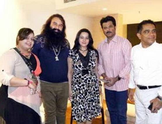 सनी लियोनी से लेकर ऋतिक रोशन तक ये बॉलीवुड सेलेब्स भी करते रहे हैं बाबा राम रहीम के दर्शन