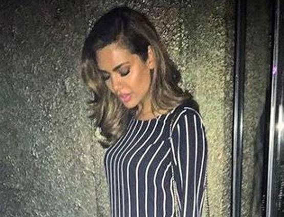 ईशा गुप्ता ने एक बार फिर शेयर की अपनी बोल्ड PHOTO