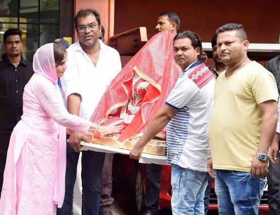 बहन अर्पिता के घर बप्पा के दर्शन करने पहुंचे सलमान, मलाइका से लेकर यूलिया तक ये CELEBS भी आए नजर