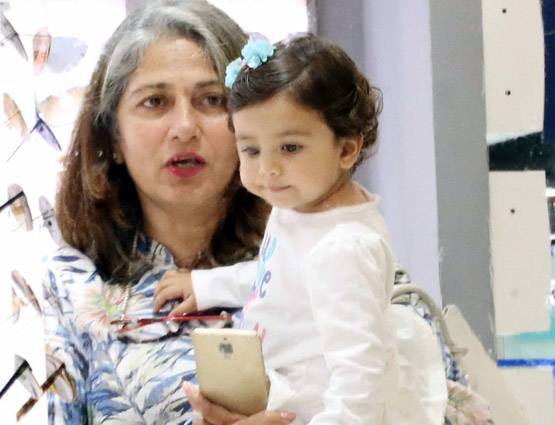 नानी संग शाहिद की बेटी मीशा की आउटिंग, PHOTOS