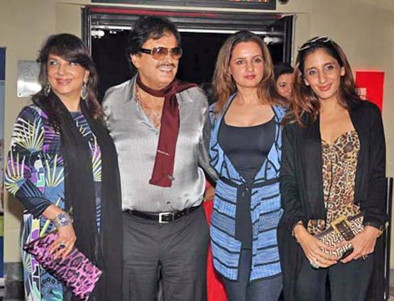 पहली पत्नी के सामने संजय खान ने पीटा था जीनत अमान को, 8 साल चला था ट्रीटमेंट