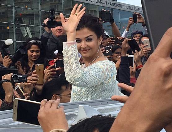 मेलबर्न में ऐश्वर्या राय ने बेटी आराध्या संग फहराया तिरंगा, PHOTOS