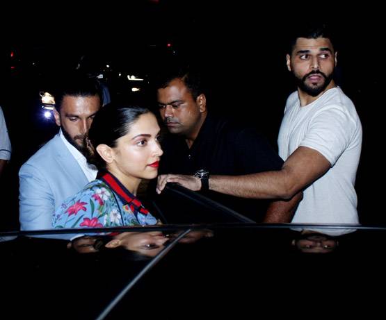 रणवीर-दीपिका की डिनर डेट पर पहुंचे युवराज. देखें क्या किया दीपिका ने