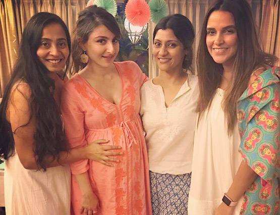 Viral photo: बुआ सोहा अली खान के बेबी शावर में तैमूर ने लूटा दिल