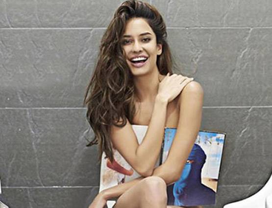 इन एक्ट्रेसेज ने अपनी TOPLESS फोटोज से मचाई सोशल मीडिया पर सनसनी