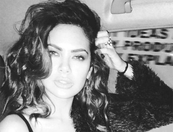 Nude तस्वीरें शेयर करने वालीं ईशा गुप्ता का खुलासा, 'काली' कहते थे लोग