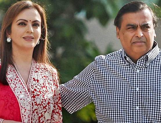 प्राइवेट जेट और फरारी से महंगा फोन है नीता अंबानी के पास, कीमत सुनकर उड़ जाएंगे आपके होश...
