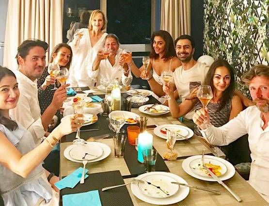 फैमिली के साथ हॉलीडे पर हैं अश्म‍ित-महक, क्या शादी की है PLANNING