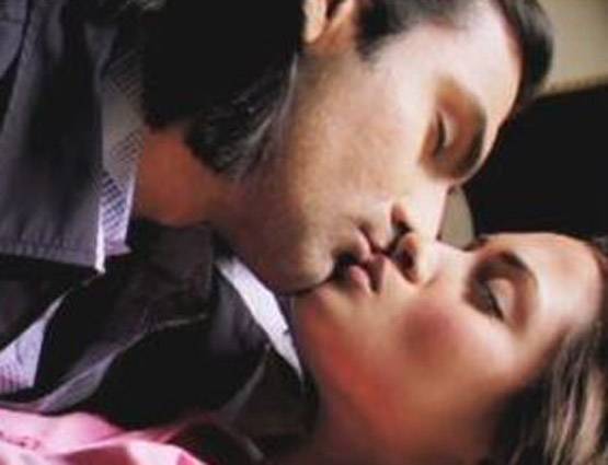 रिया सेन का सेक्स वीडियो हुआ था लीक, अश्मित पटेल के साथ दिखीं INTIMATE