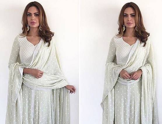 ईशा गुप्ता ने एक बार फिर शेयर की अपनी बोल्ड PHOTO