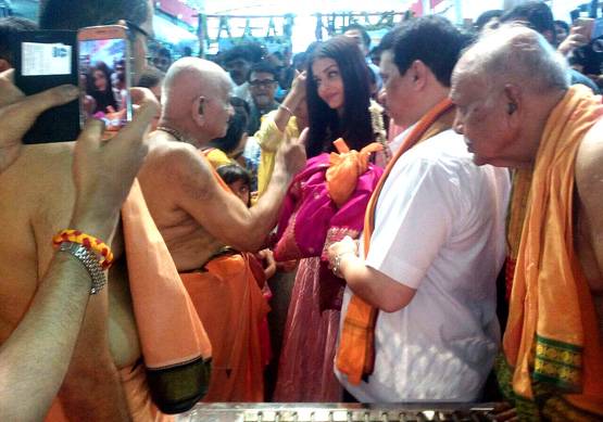 बेटी आराध्या के साथ MOMMY ऐश्वर्या ने किए गणपति बप्पा के दर्शन