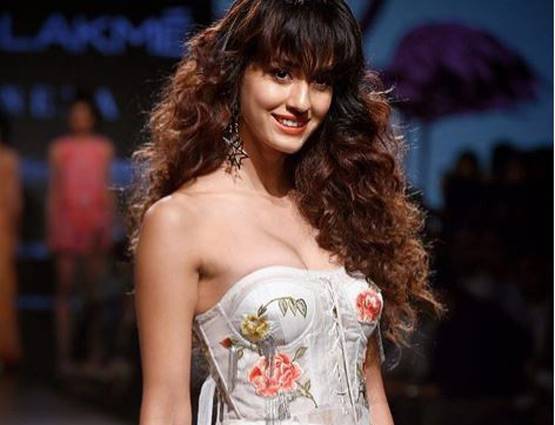 दिशा पटानी ने शेयर की BACKLESS फोटो, लोगों ने कहा- PORNSTAR बन जाओ