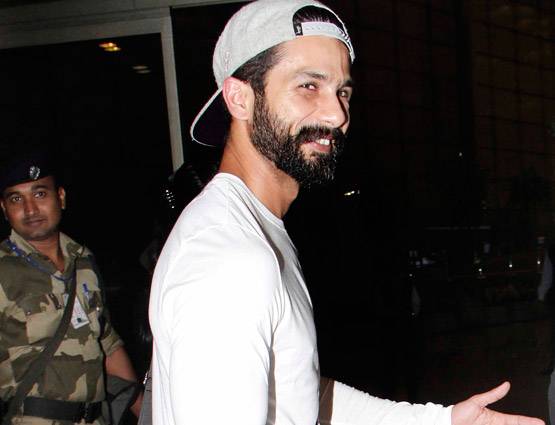 PHOTOS: बेटी के पहले बर्थडे सेलिब्रेशन के लिए लंदन रवाना हुए शाहिद-मीरा