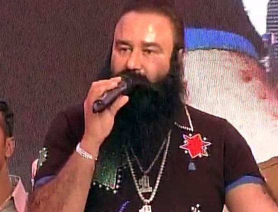 यौन शोषण के आरोप में फंसे हैं राम रहीम, फिल्म से बना चुके हैं रिकॉर्ड