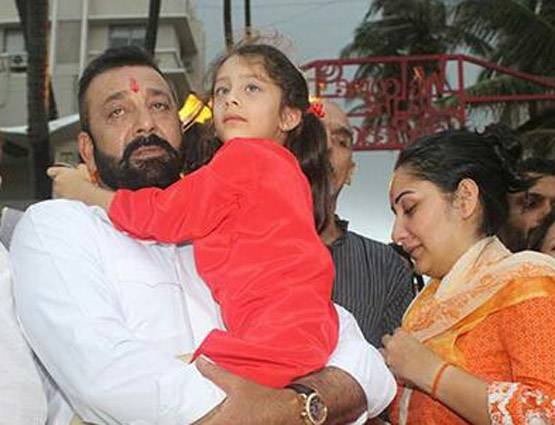 PHOTOS संजू बाबा ने दी गणपति बप्पा को इमोशनल विदाई