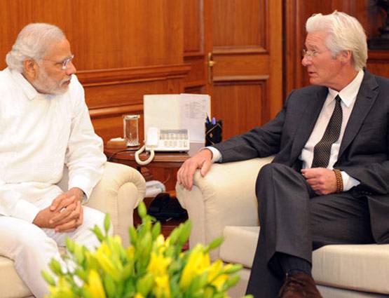 शिल्पा शेट्टी को स्टेज पर किया था Kiss, इस एक्टर को चीन ने किया है बैन