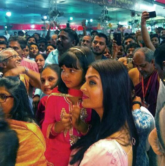 बेटी आराध्या के साथ MOMMY ऐश्वर्या ने किए गणपति बप्पा के दर्शन