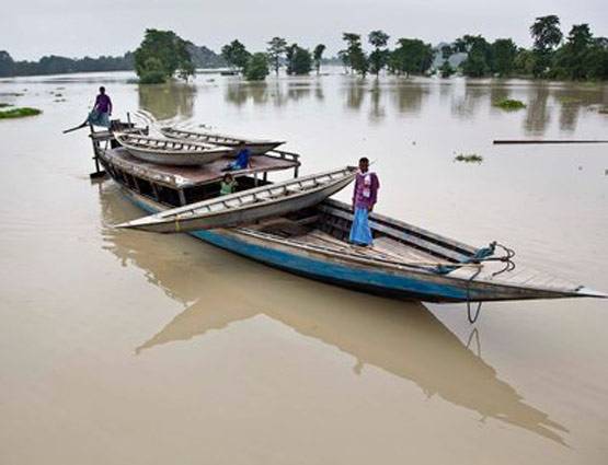 देश में जारी कुदरत का कहर, कहीं बाढ़ तो कहीं भूस्खलन