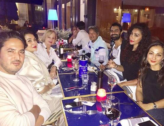 फैमिली के साथ हॉलीडे पर हैं अश्म‍ित-महक, क्या शादी की है PLANNING