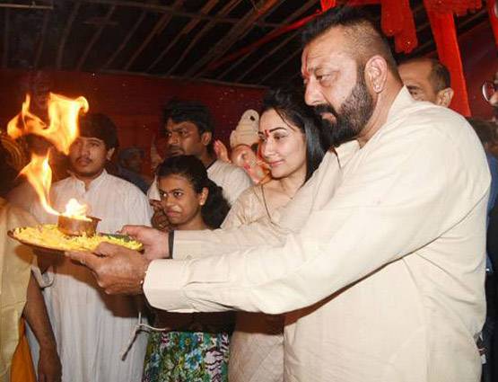 PHOTOS संजू बाबा ने दी गणपति बप्पा को इमोशनल विदाई