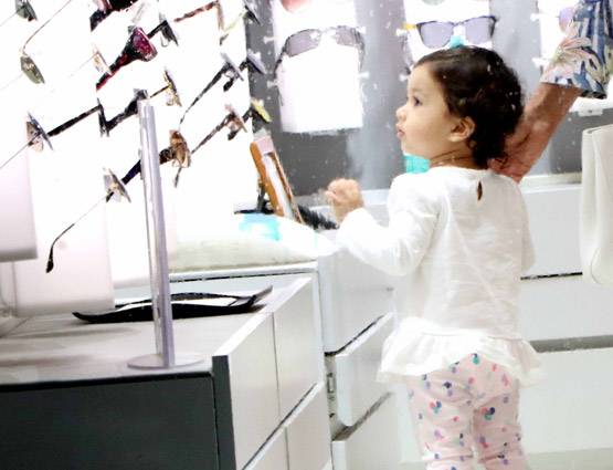 नानी संग शाहिद की बेटी मीशा की आउटिंग, PHOTOS