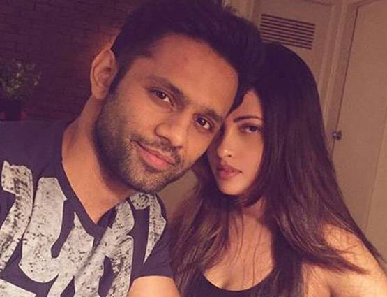 इस क्रिकेटर से होने वाली थी रिया की शादी, सलमान रूश्दी से भी रहा चुका है रिश्ता