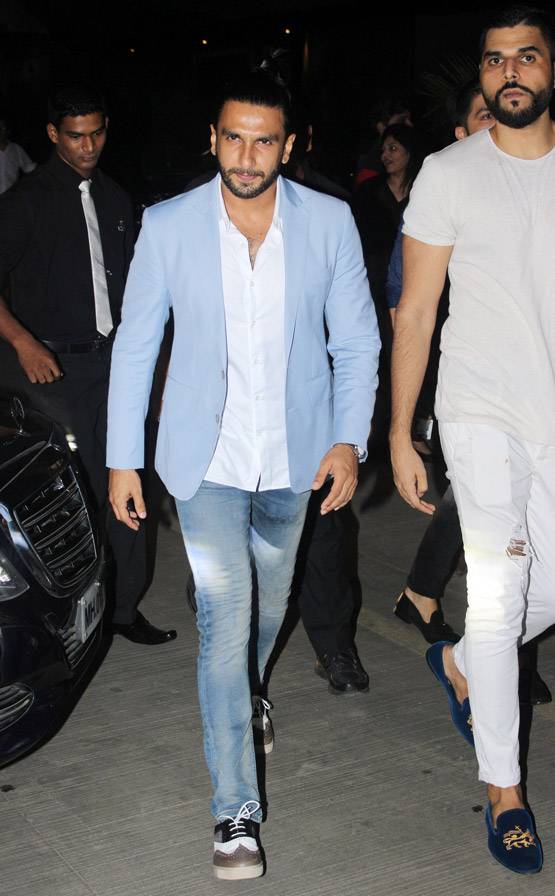 रणवीर-दीपिका की डिनर डेट पर पहुंचे युवराज. देखें क्या किया दीपिका ने