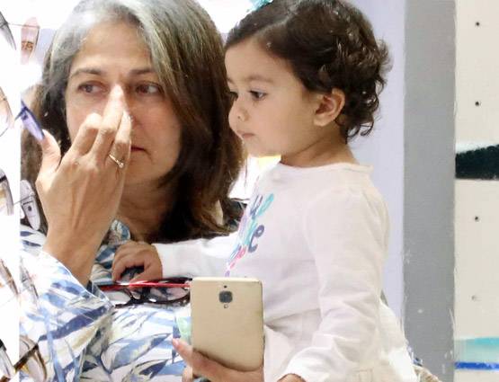नानी संग शाहिद की बेटी मीशा की आउटिंग, PHOTOS