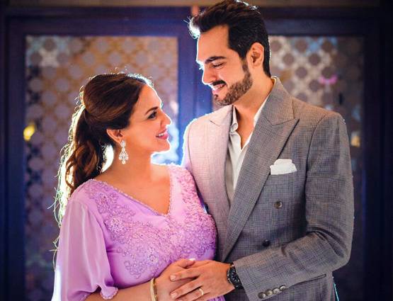 PHOTOS: ईशा देओल के लिए बहन आहना ने रखी सरप्राइज पार्टी