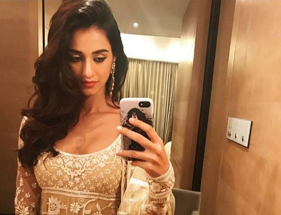 दिशा पटानी ने शेयर की BACKLESS फोटो, लोगों ने कहा- PORNSTAR बन जाओ