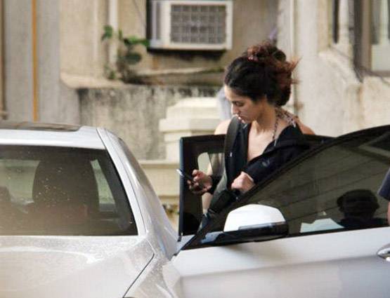 गर्लफ्रेंड दिशा के साथ उनके फ्लैट से बाहर आते दिखे टाइगर, PHOTOS वायरल