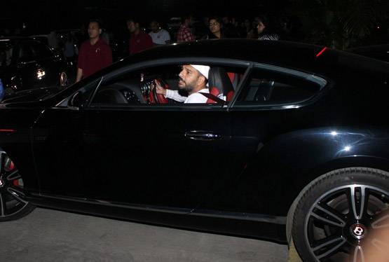 रणवीर-दीपिका की डिनर डेट पर पहुंचे युवराज. देखें क्या किया दीपिका ने