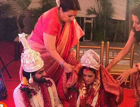 रिया सेन का सेक्स वीडियो हुआ था लीक, अश्मित पटेल के साथ दिखीं INTIMATE