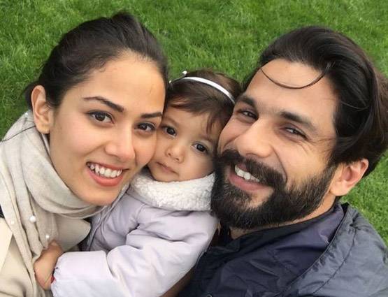 जब बेबी गर्ल मीशा ने काटा अपना 1st बर्थडे केक, PHOTOS वायरल